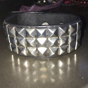 Punk Pyramid  Black Cuff